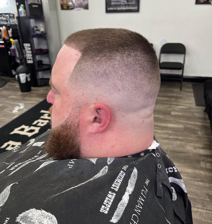Full beard sculpted with a fade, front view, La Barberia