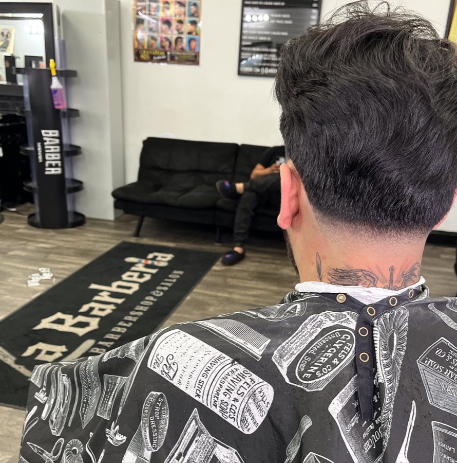 Textured crop with a mid fade, side view, La Barberia