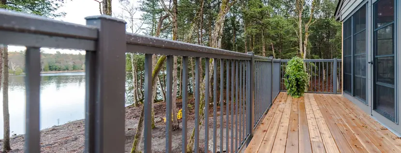 Sunspace aluminum picket railing on a deck