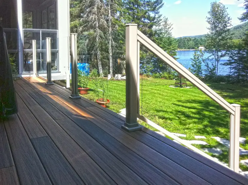 Sunspace topless glass railing, post detail