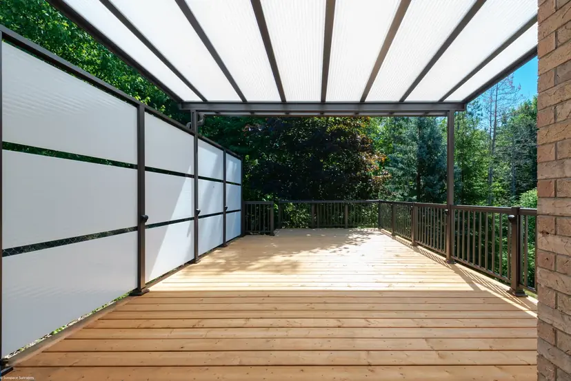Sunspace Sunwall privacy walls in a corner under an acrylic patio cover. Sunspace Sunwall privacy walls under an acrylic cover